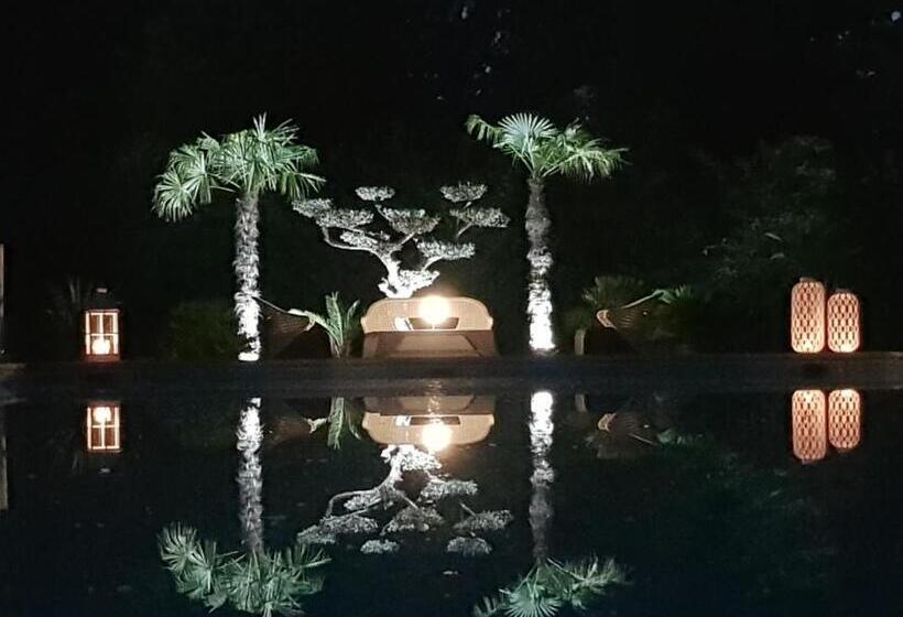 ホテル Hôtel Les Lodges D Eauze