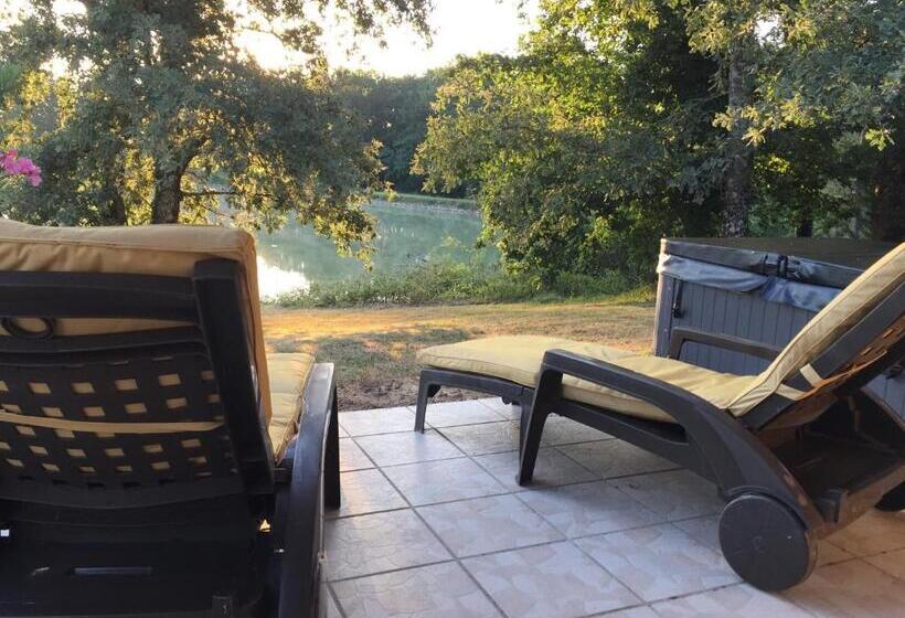 ホテル Hôtel Les Lodges D Eauze