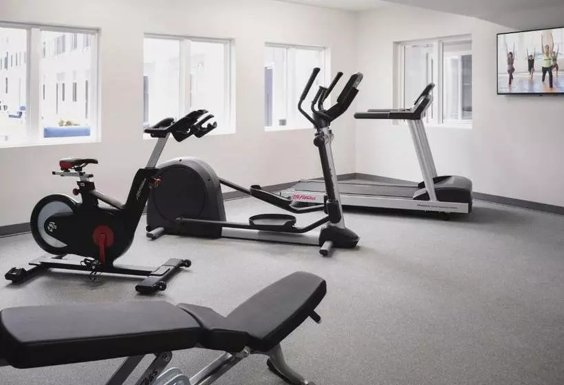 هتل Stayapt Suites Greenville Haywood Mall
