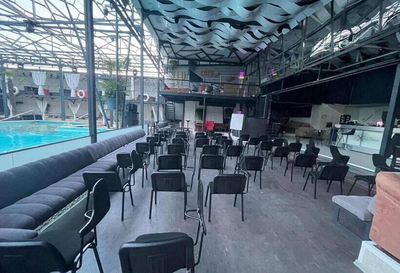 펜션 La Vella Resort