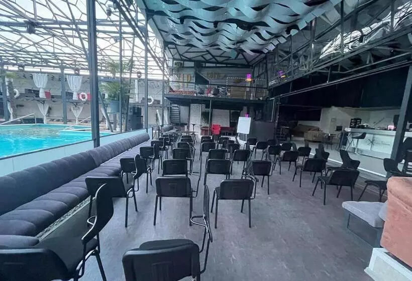 پانسیون La Vella Resort