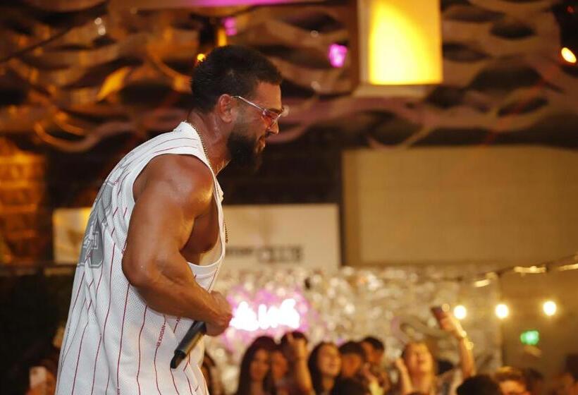 펜션 La Vella Resort