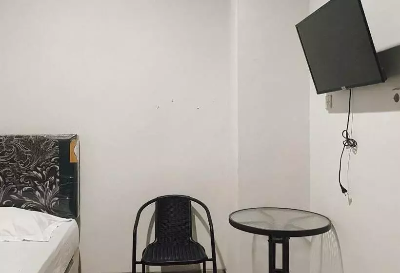 Hotelli Almira Homestay Ambon Mitra Reddoorz