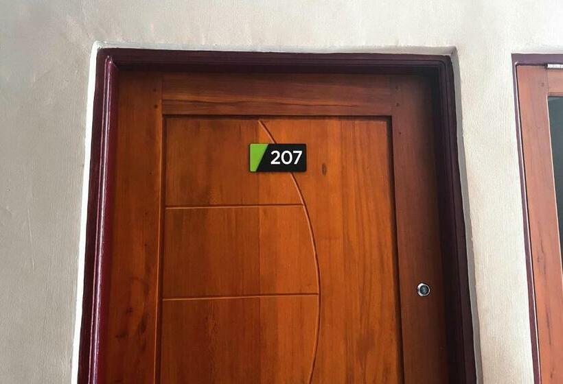 בית מלון כפרי Almira Homestay Ambon Mitra Reddoorz