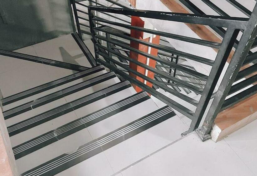 בית מלון כפרי Almira Homestay Ambon Mitra Reddoorz