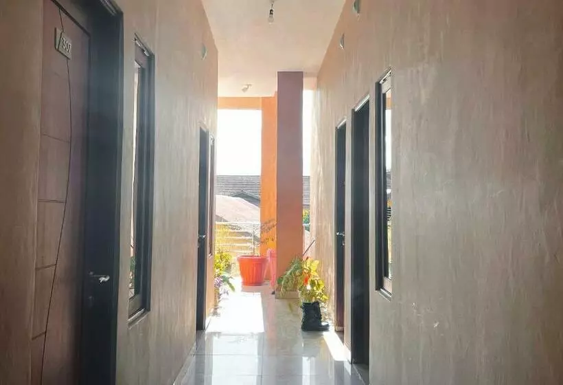 Hotelli Almira Homestay Ambon Mitra Reddoorz