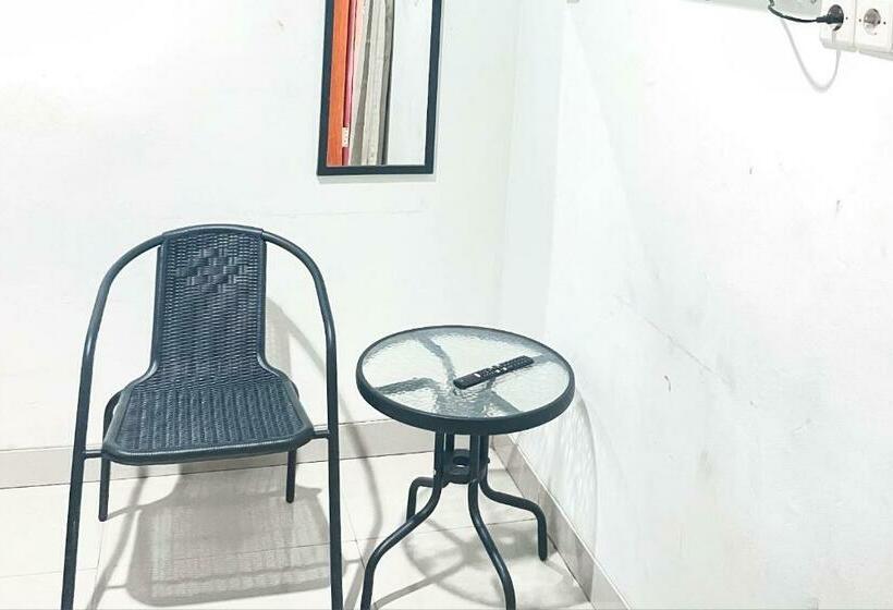 בית מלון כפרי Almira Homestay Ambon Mitra Reddoorz