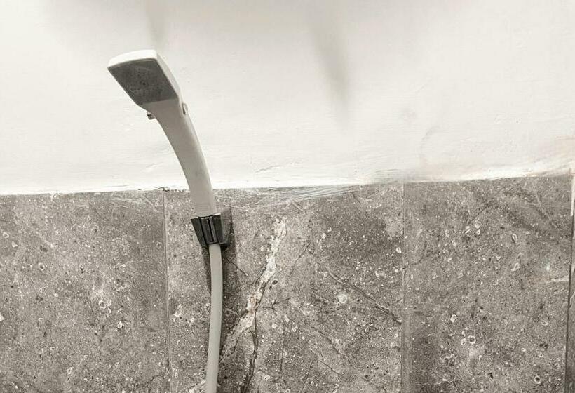 בית מלון כפרי Almira Homestay Ambon Mitra Reddoorz