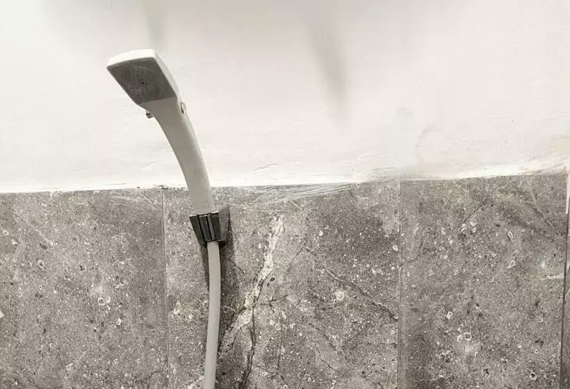 Hotelli Almira Homestay Ambon Mitra Reddoorz