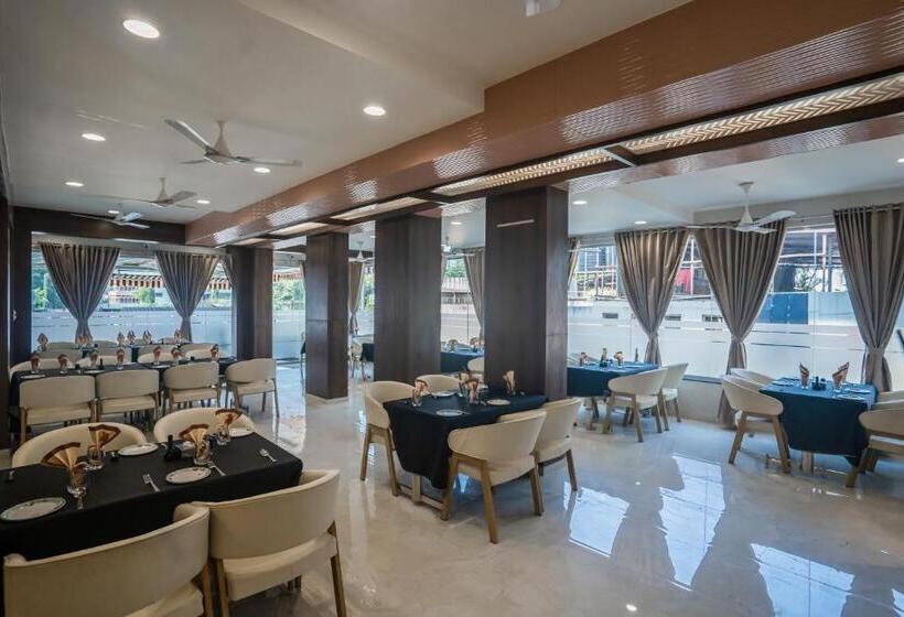 Hotelli New Panchratna