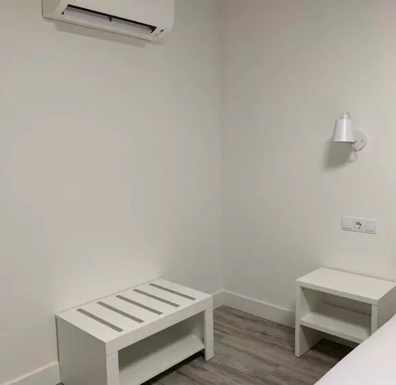 پانسیون Hostal Comfort Suites