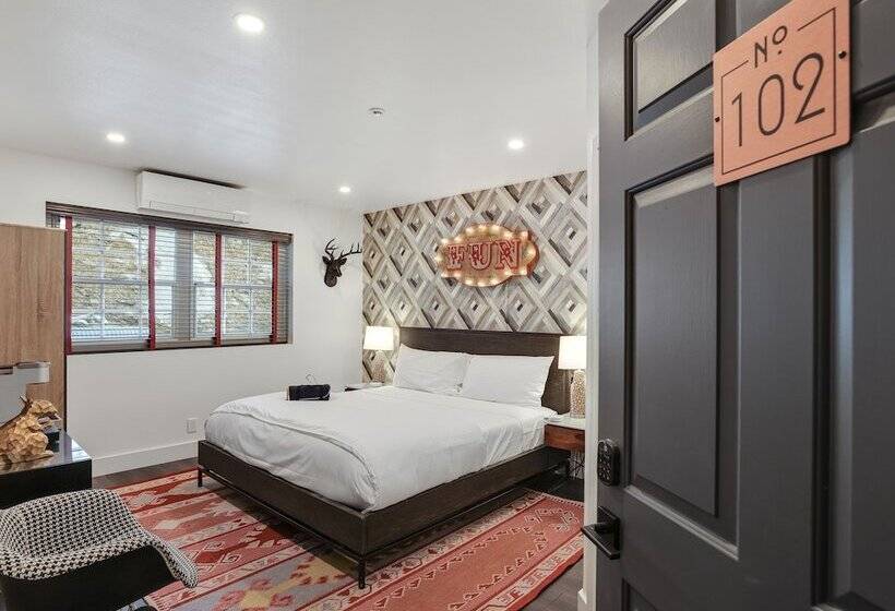 هاستل The Creekstone