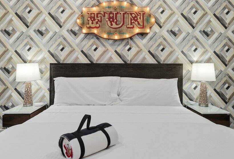 هاستل The Creekstone