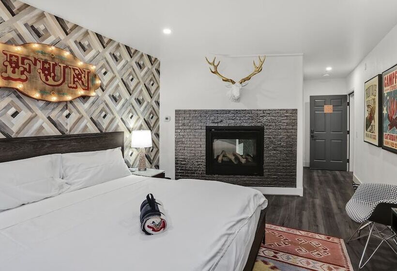 هاستل The Creekstone