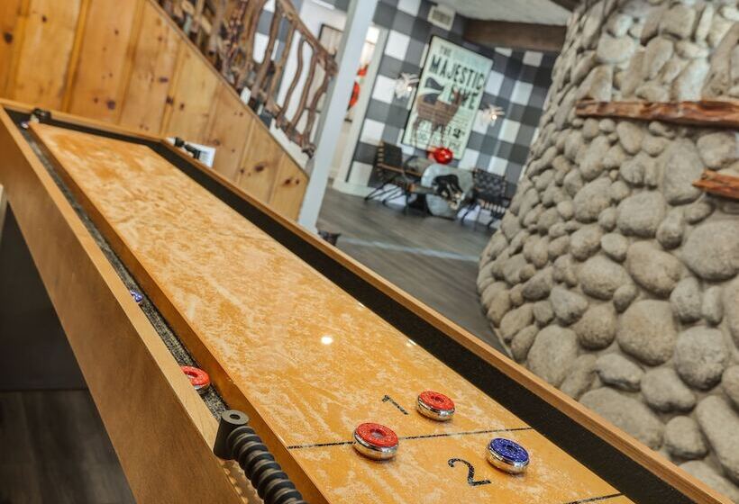 هاستل The Creekstone