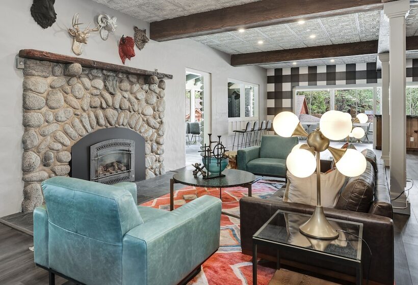 هاستل The Creekstone