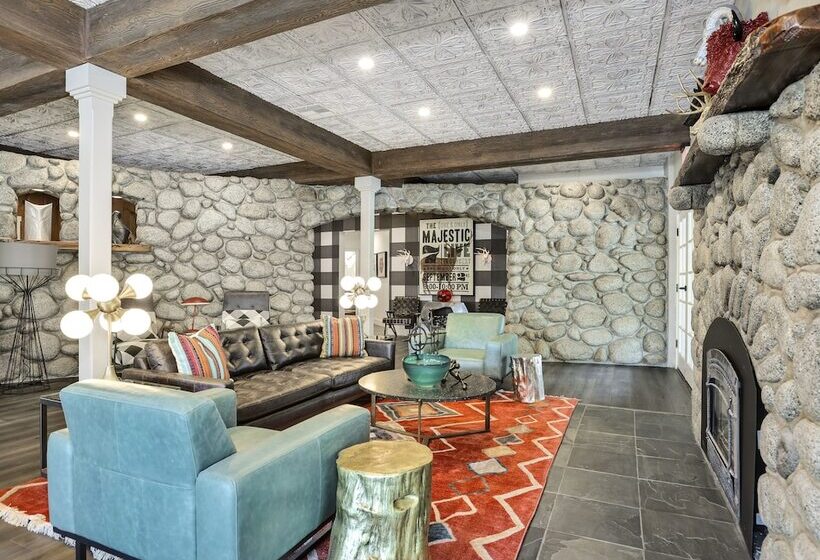 هاستل The Creekstone