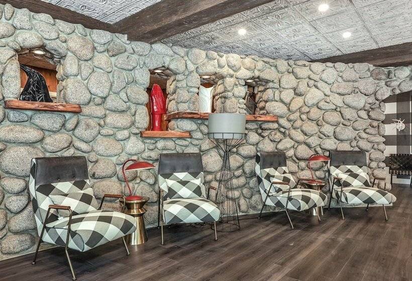 هاستل The Creekstone