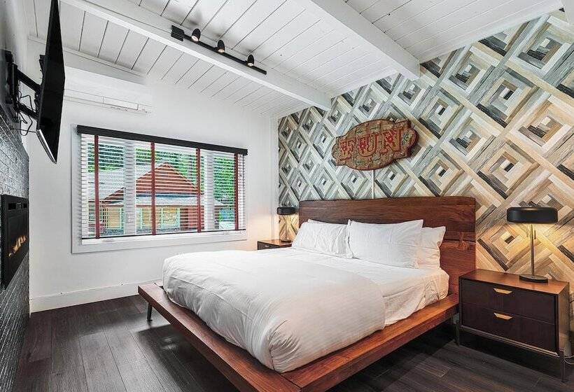 هاستل The Creekstone