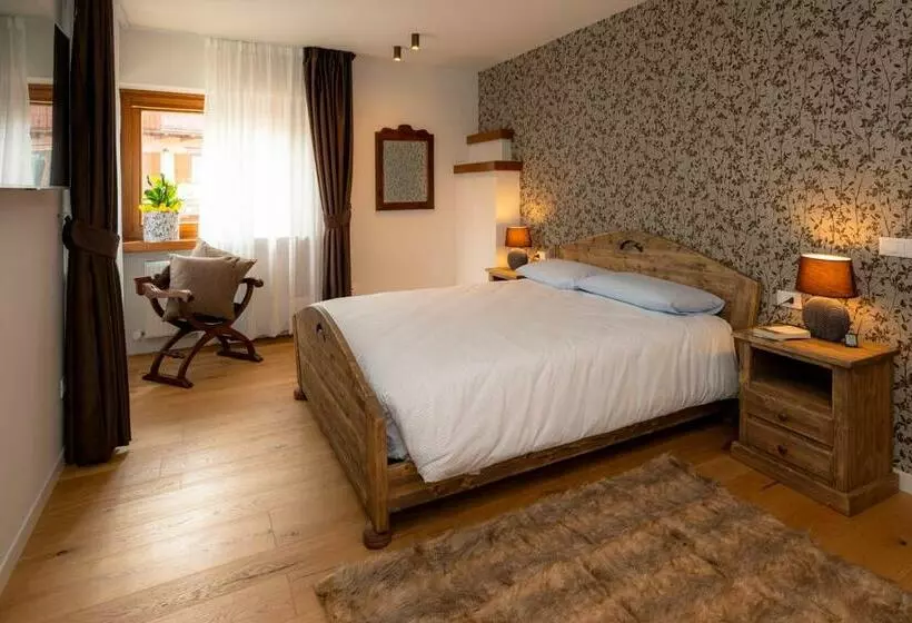 تختخواب و صبحانه Larici Rooms