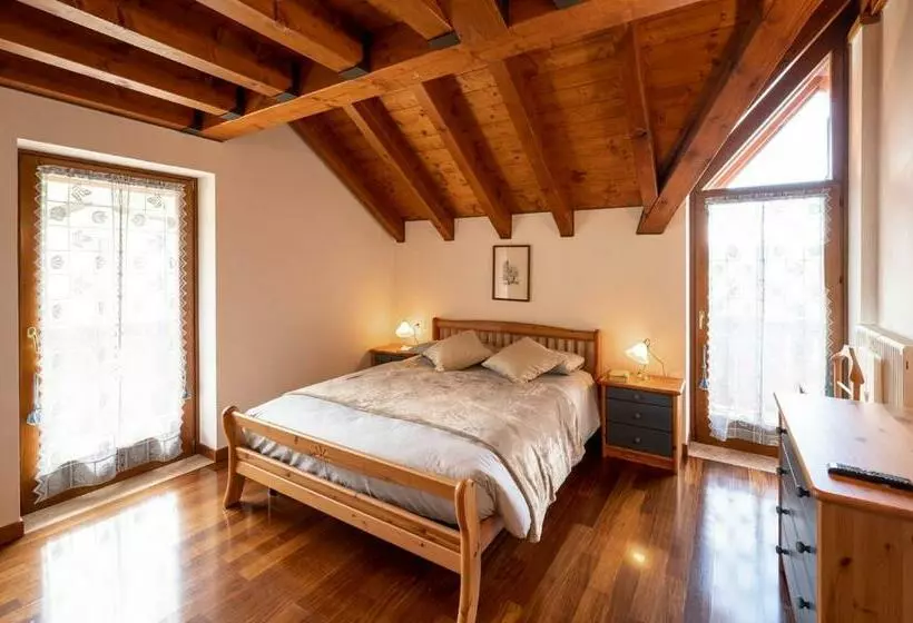 تختخواب و صبحانه Larici Rooms