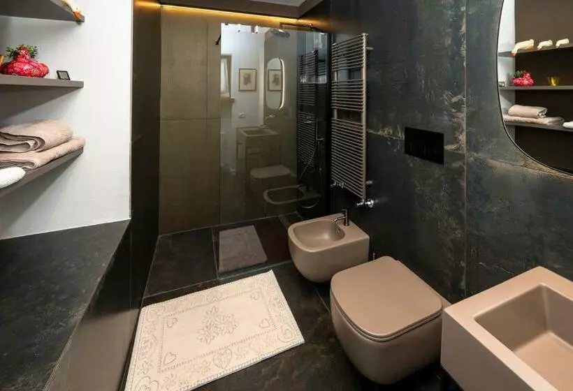 تختخواب و صبحانه Larici Rooms