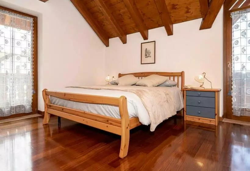 تختخواب و صبحانه Larici Rooms