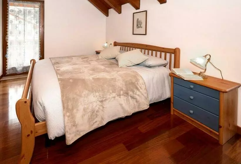 تختخواب و صبحانه Larici Rooms