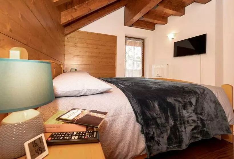 تختخواب و صبحانه Larici Rooms