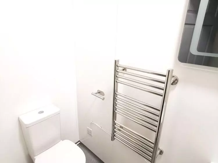 Cwtsh Hostel