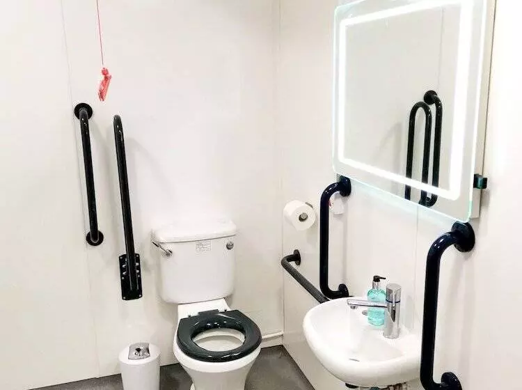 Cwtsh Hostel