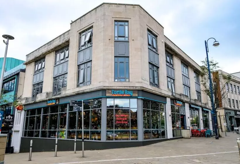 Cwtsh Hostel
