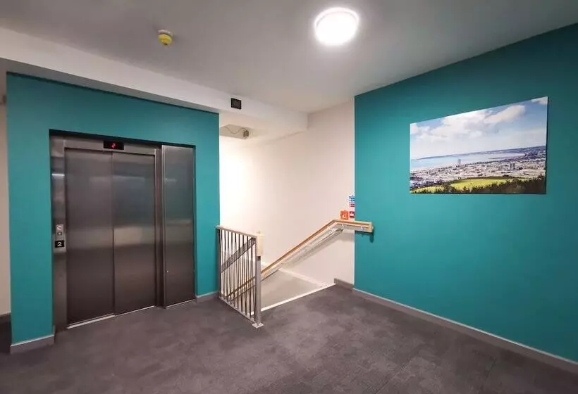 Cwtsh Hostel
