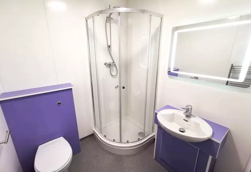 Cwtsh Hostel