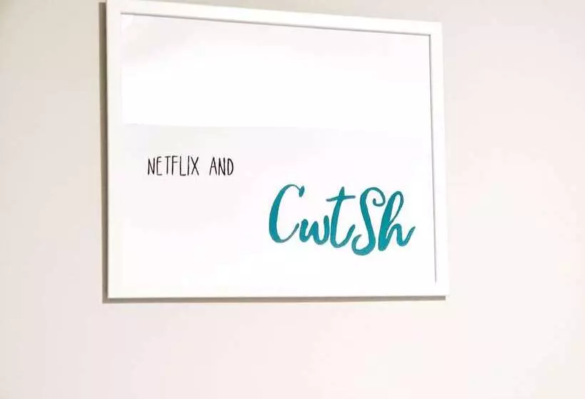 Cwtsh Hostel