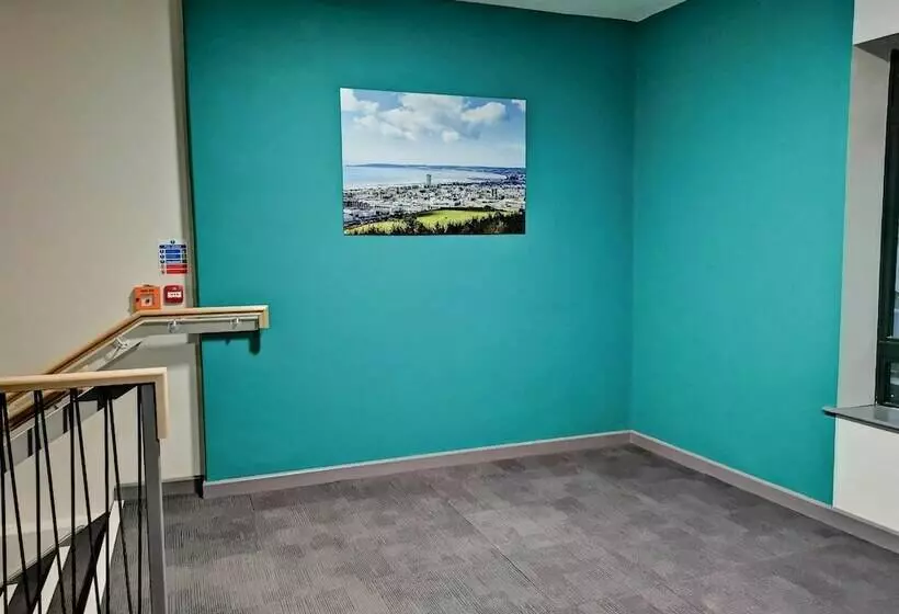 Cwtsh Hostel