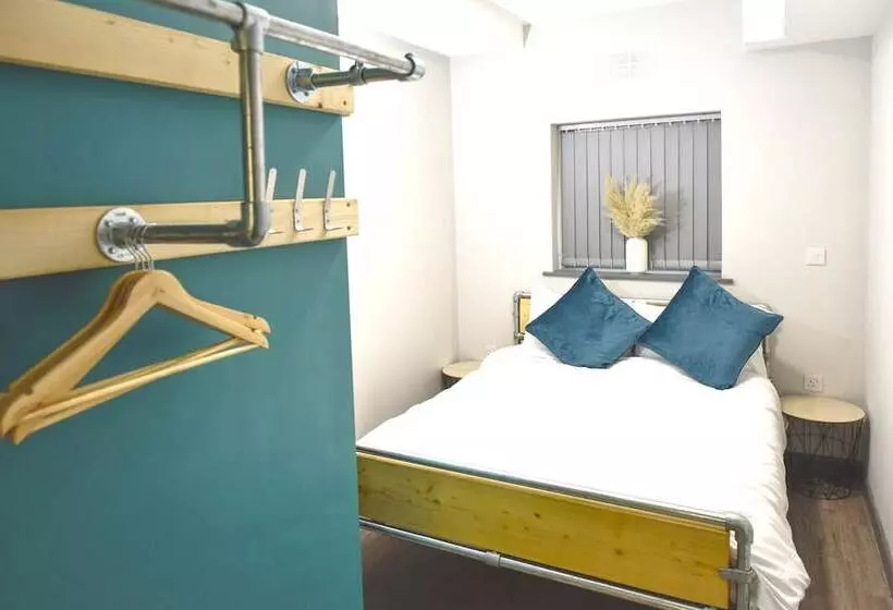 Cwtsh Hostel