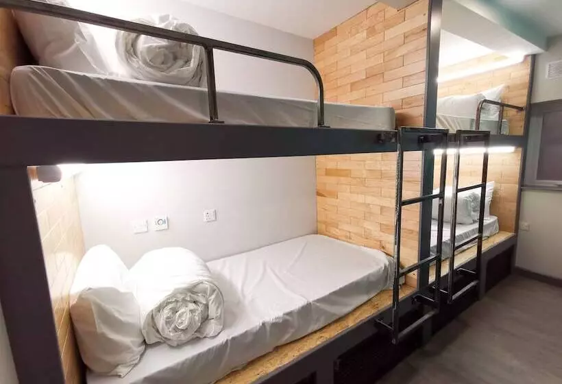 Cwtsh Hostel