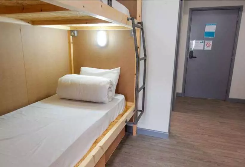 Cwtsh Hostel
