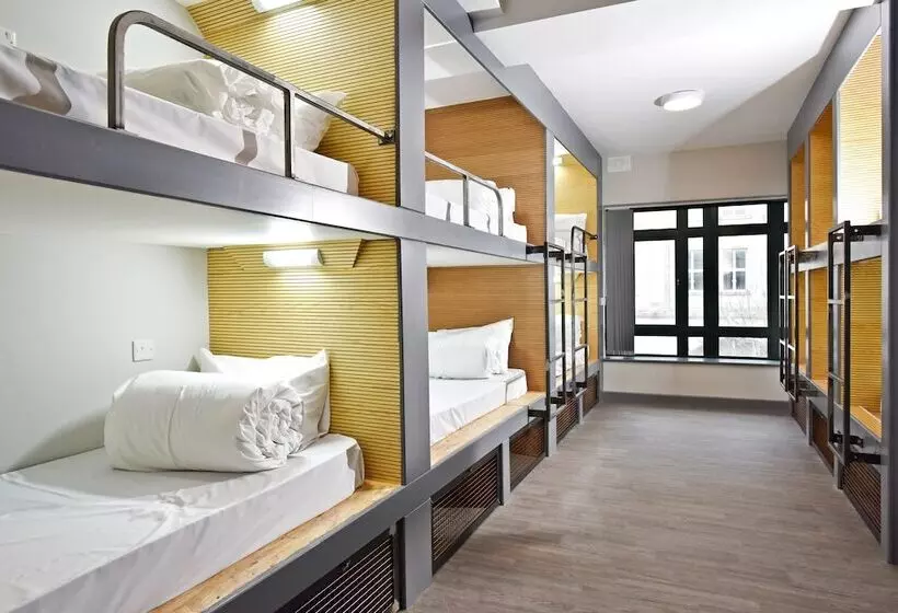 Cwtsh Hostel