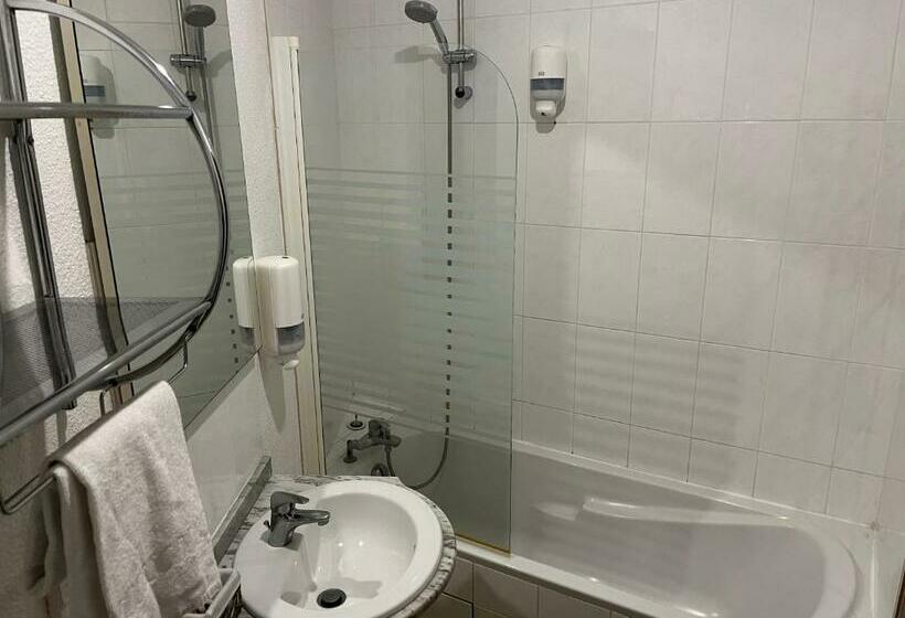 Отель Hôtel Du Château   Beynac Et Cazenac