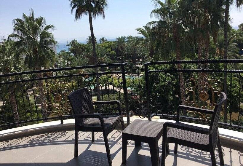 فندق Karikatur Bi