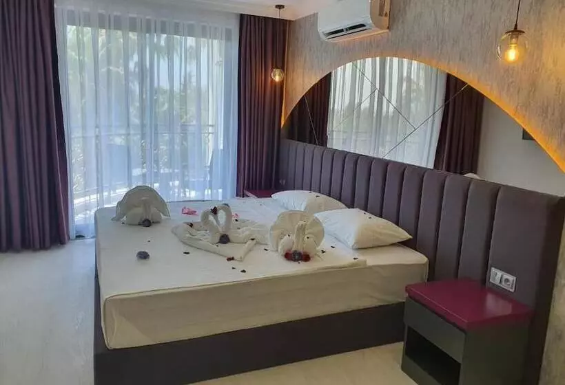 ホテル Karikatur Bi