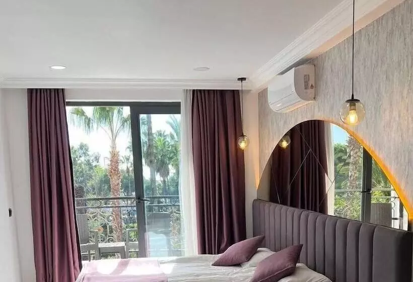 ホテル Karikatur Bi