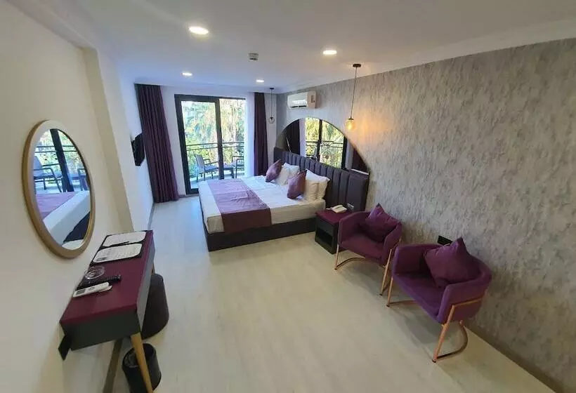 ホテル Karikatur Bi