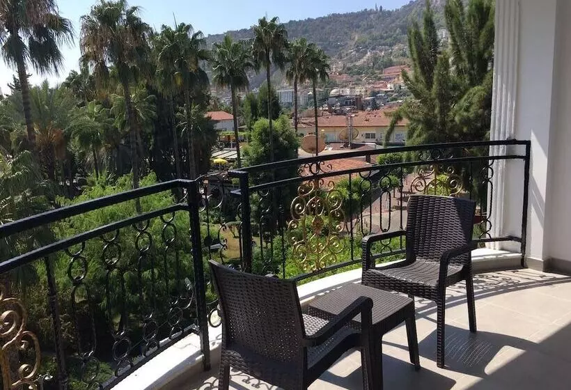 ホテル Karikatur Bi