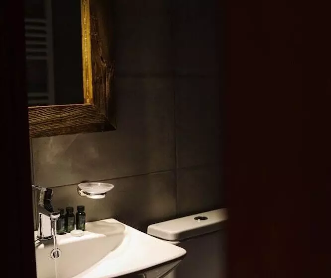 هتل Misty Mountain