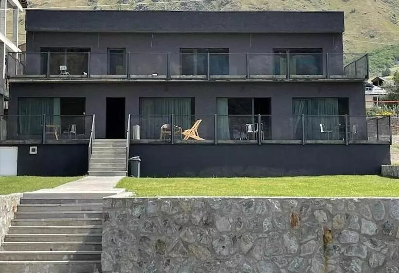 هتل Misty Mountain