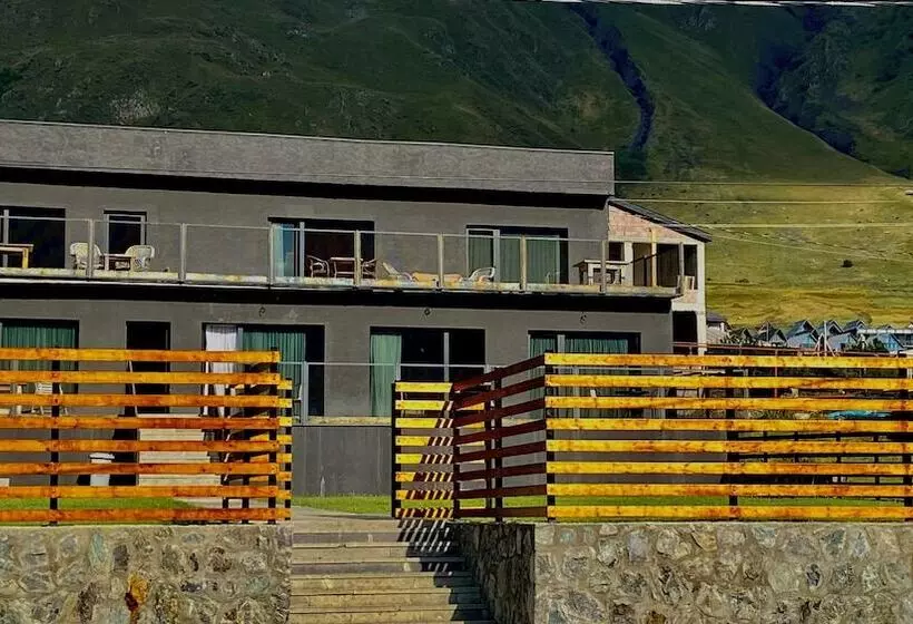 هتل Misty Mountain