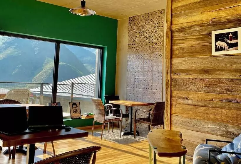 هتل Misty Mountain